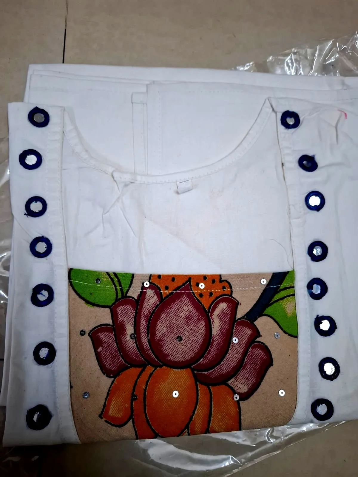 Pen Kalamkari Cotton Kurti – Ethnic Elegance - White